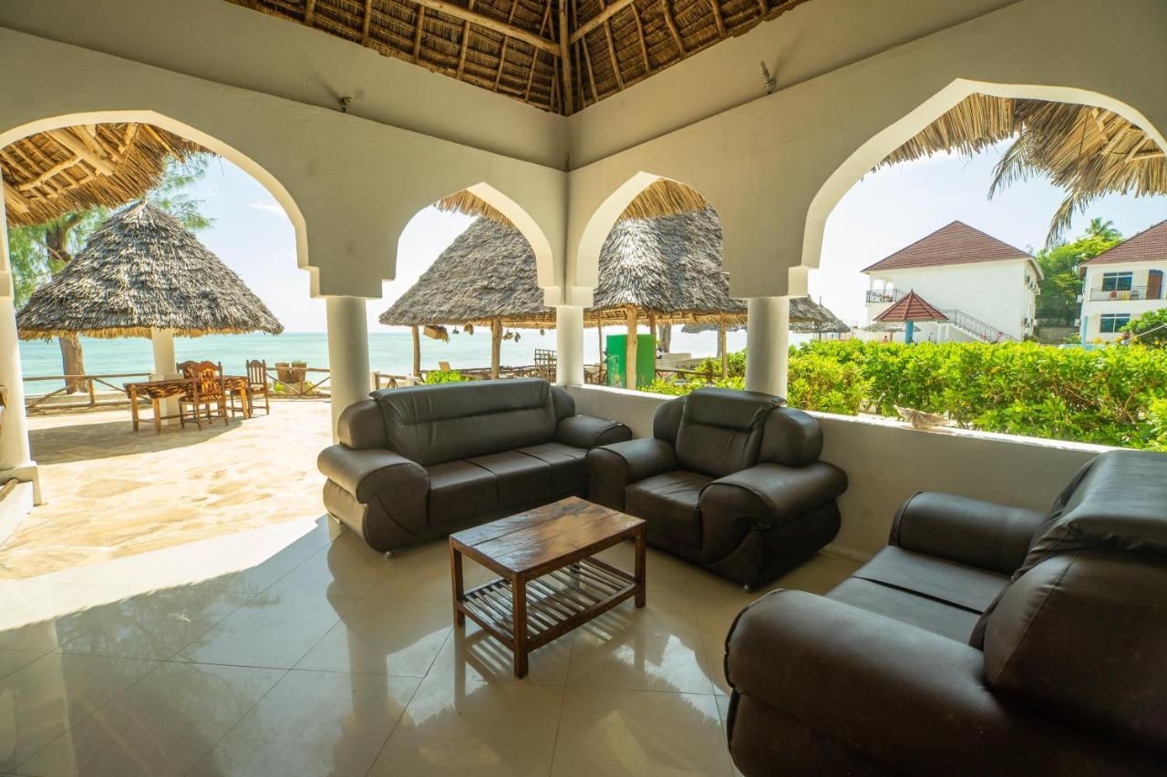 Visitor'S Inn Джамбиани Экстерьер фото
