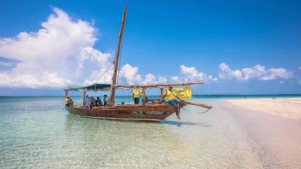 Visitor'S Inn Джамбиани Экстерьер фото