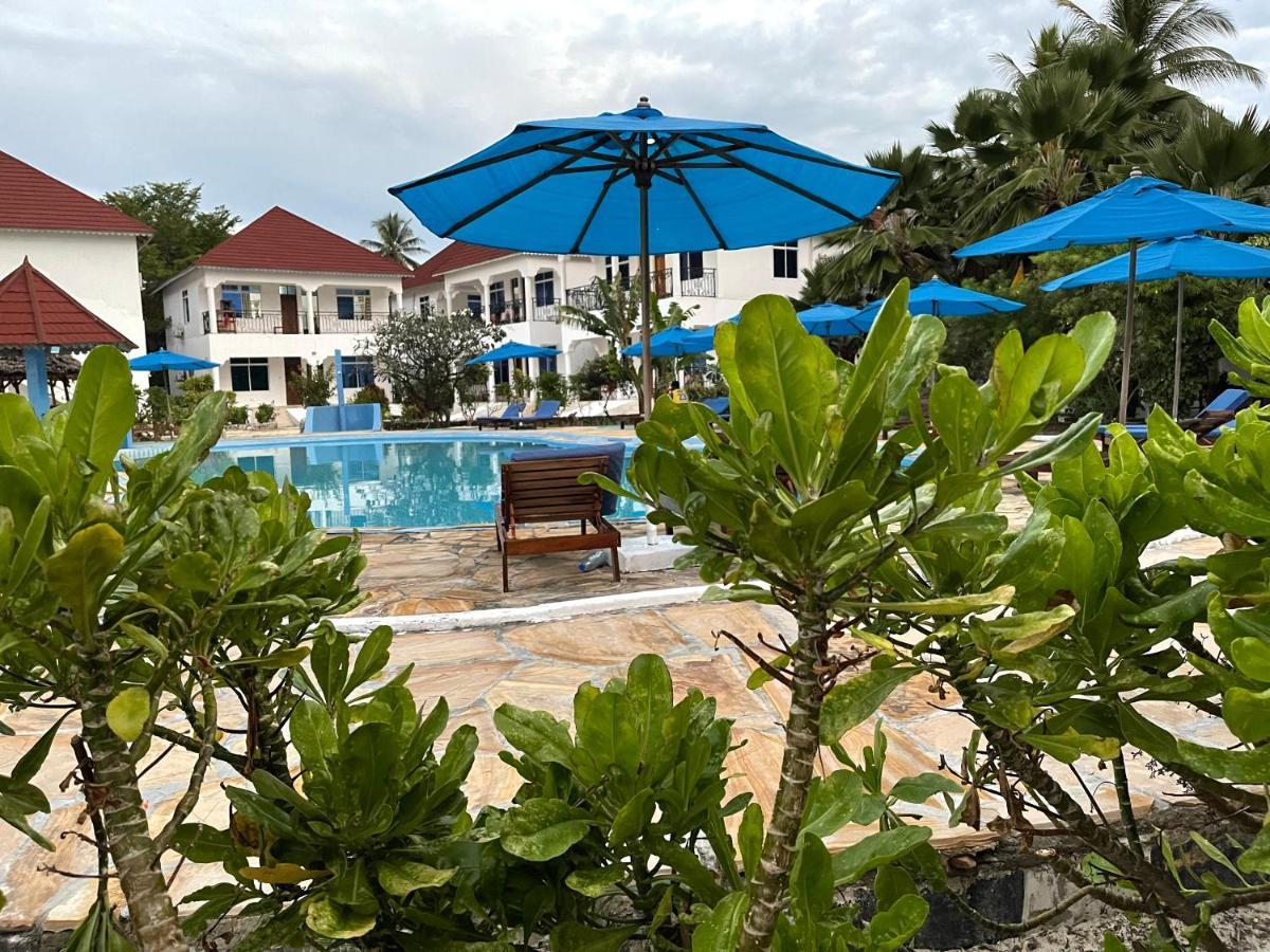 Visitor'S Inn Джамбиани Экстерьер фото